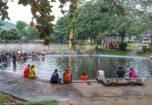 เบตงหนาว ! นักท่องเที่ยวมาเลย์สิงคโปร์แห่อาบน้ำพุร้อนแก้หนาว กับบรรยากาศธรรมชาติอันสวยงาม (ชมคลิป)